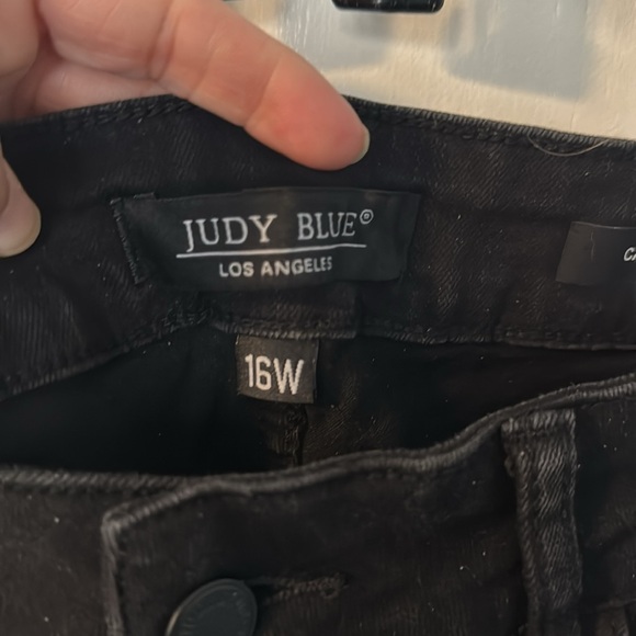 Used Judy Blue Jeans 16w capri fit - Picture 2 of 5